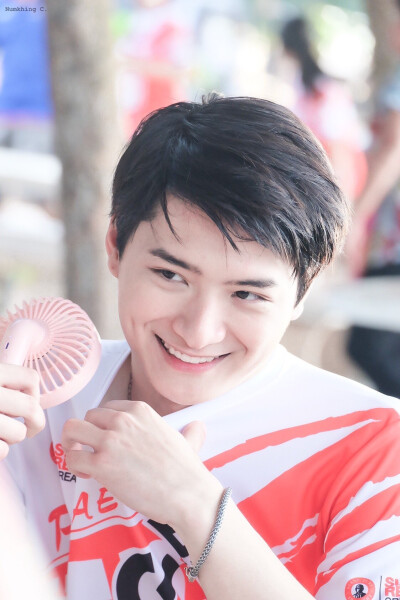 KristPerawat 泰剧一年生 王慧侦 暖暖 阿日学长 Arthit
cr.Twitter:@logo