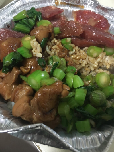 滑鸡腊肠煲仔饭，快餐外卖