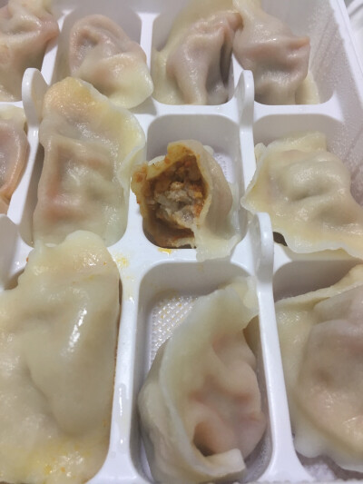 奢侈外卖，蟹黄饺子，罗马生菜，烤海蛎子