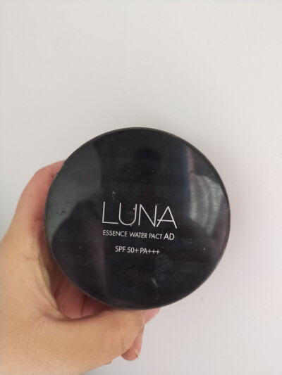 韩国品牌，luna，遮瑕很好，这款适合干皮