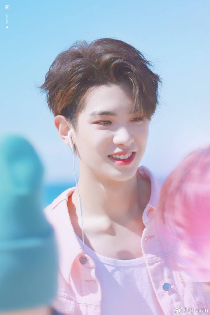 黄明昊