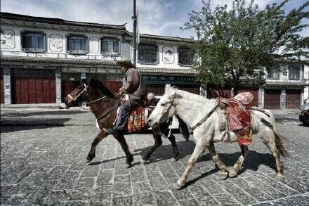 【游云南最经典五条线路】游多彩云南，路线不同景色不同：①昆明→石林→罗平；②昆明→元阳哈尼梯田→西双版纳；③昆明→大理→丽江→香格里拉；④昆明→大理→临沧→怒江→腾冲→瑞丽；⑤昆明→东川红土地→昭通大山包。大理必去！