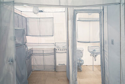 do ho suh 美籍韩裔艺术家do ho suh 的最新装置完美还原了他在纽约曼哈顿居住了20年的公寓场景。基础设施细节，如通风口，散热器，灯具，甚至是洗手间都经过精心缝制。