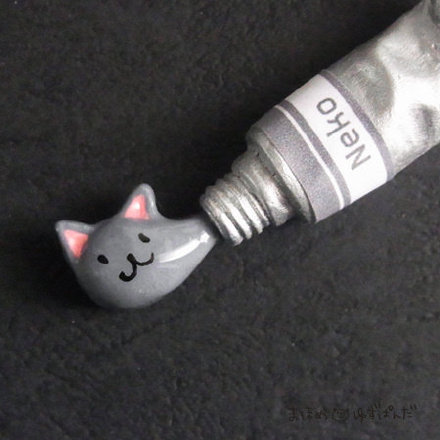 挤出来的颜料造型胸针 by まほめ