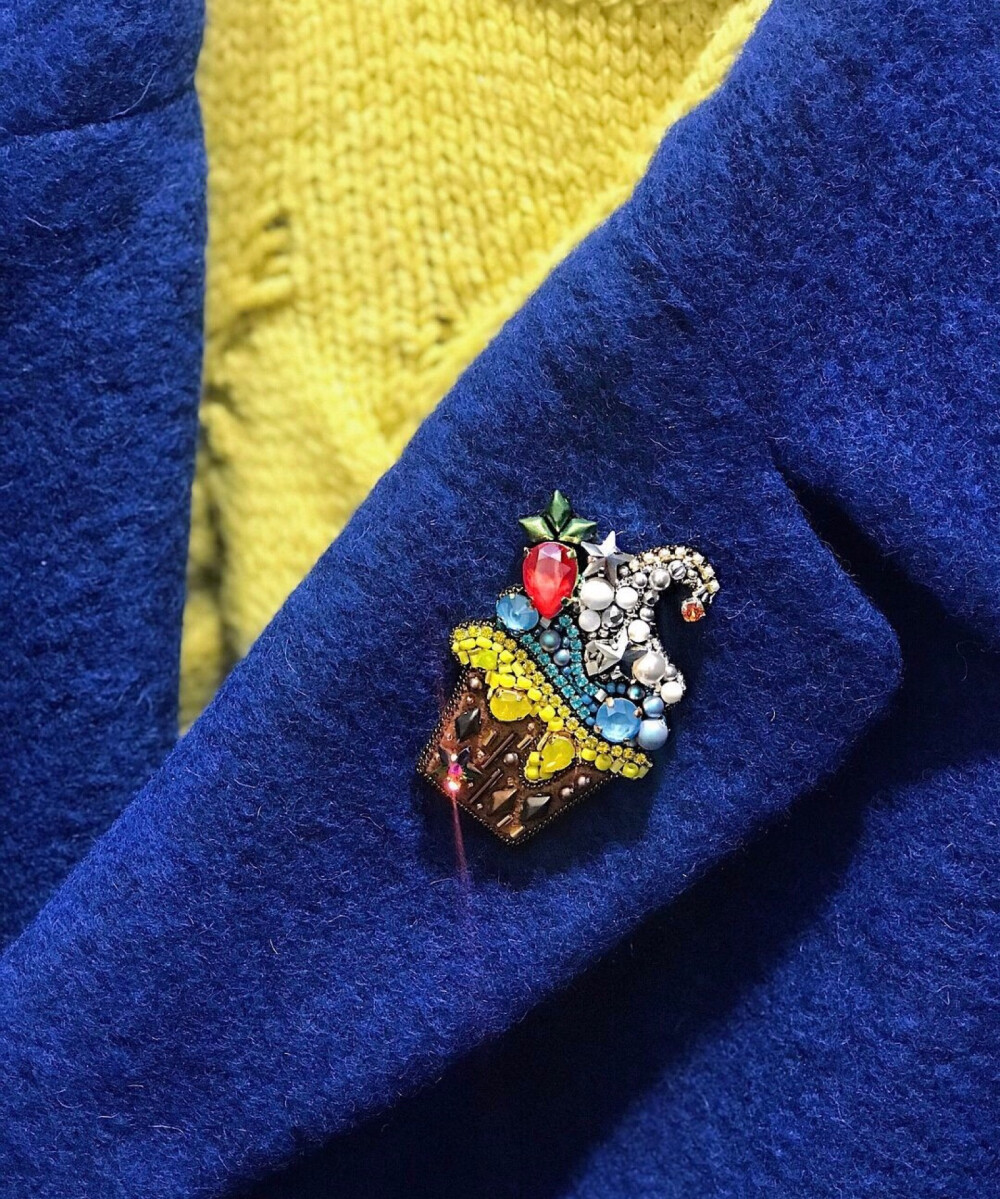 串珠胸针