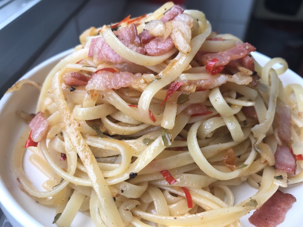 一人の食 Bacon Chilli Linguine Aglio e Olio