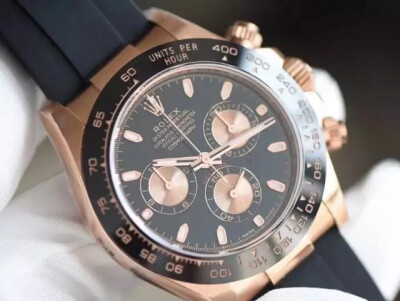 劳力士(Rolex)宇宙计型迪通拿：40毫米、表壳材质：PVD电镀18k玫瑰金,黑色Cerachrom陶质实心外圈连计速刻度
圆形、表盘材质：蜗形小秒针盘、表镜材质：抗刮损蓝水晶、旋入式三扣锁三重防水系统