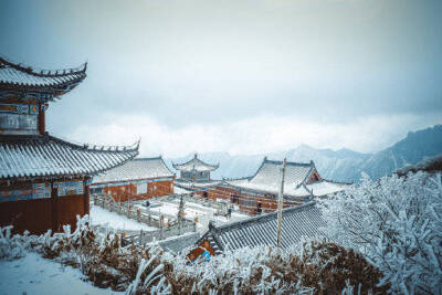 雪后古建