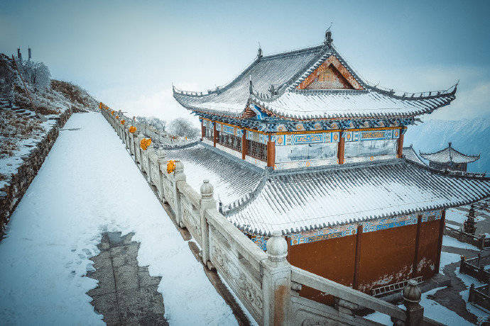 雪后古建