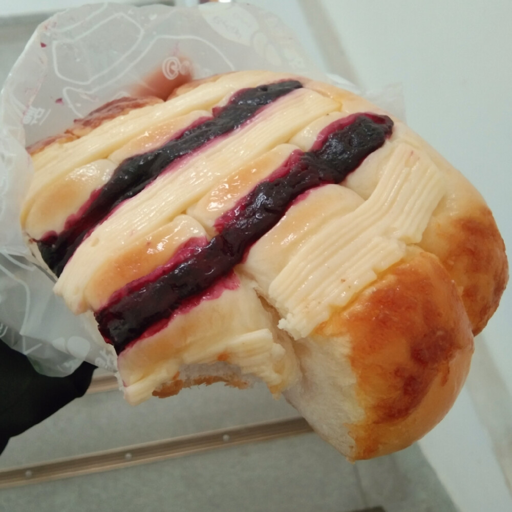 蓝莓乳酪面包真真真好吃
