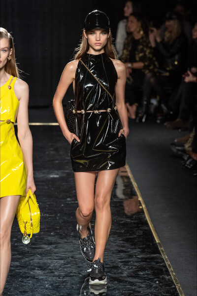 Versace（范思哲）于纽约时装周发布2019早秋系列