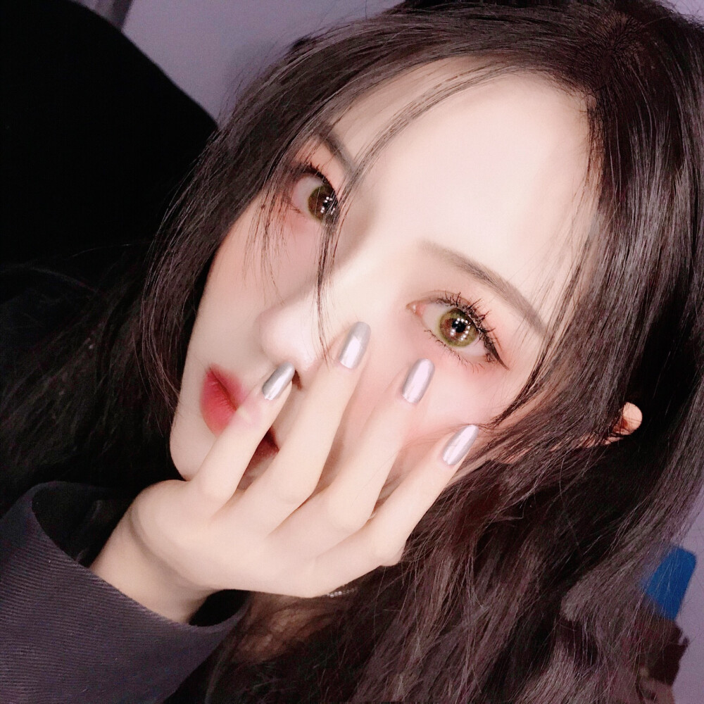 洝大人❀ 闺蜜
黑白 甜美 气质