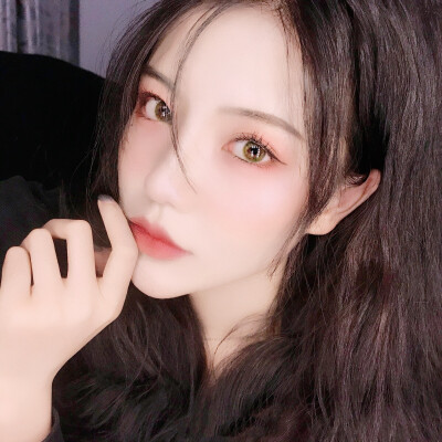 洝大人❀ 闺蜜
黑白 甜美 气质