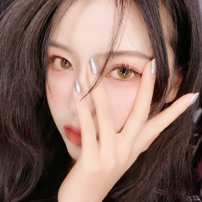 洝大人❀ 闺蜜
黑白 甜美 气质