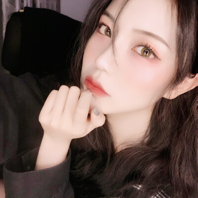 洝大人❀ 闺蜜
黑白 甜美 气质