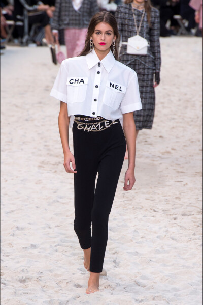 Chanel（香奈儿）2019巴黎时装周春夏高级成衣发布秀