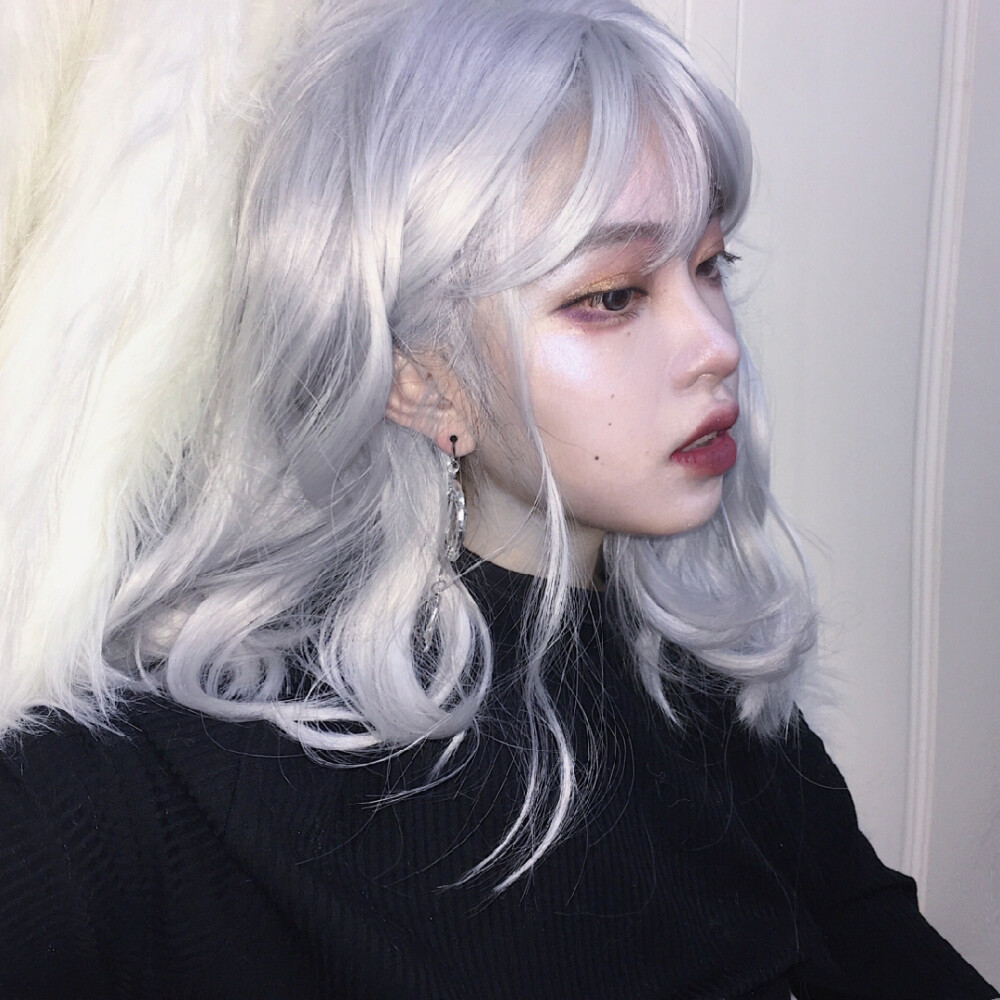 世中仙儿の
女生头像［气质］［高冷］［原宿风］