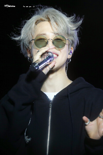 朴智旻Jimin旻旻糯米团子박지민Chimchim.
ᴄʀ.MINToYou_1013
港仔墨镜旻