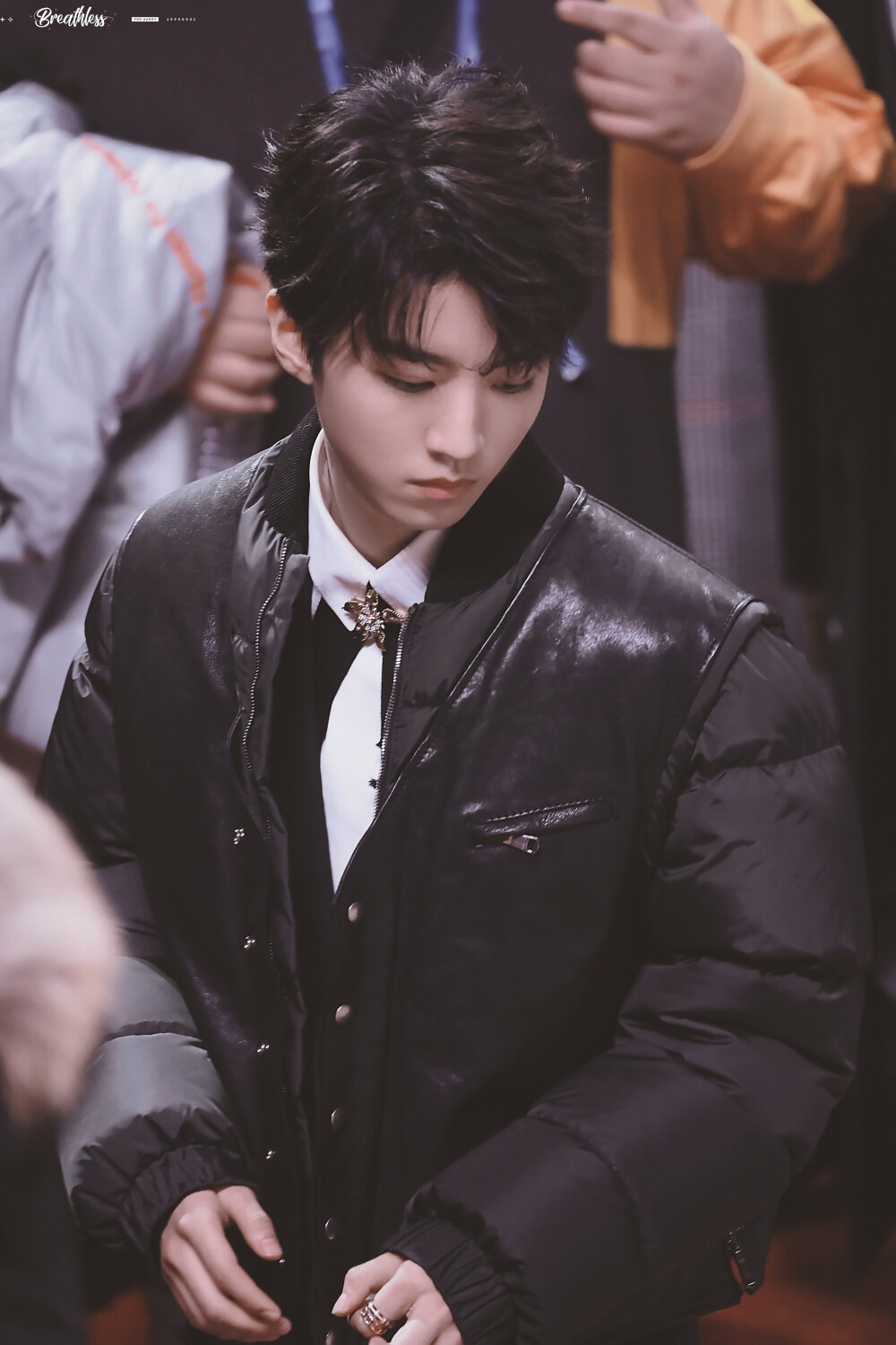 王俊凯出席第17届电影华表奖 cr.logo