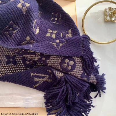 M70815 Logomania scarfs with Monogram patterns. size :174 x 30cm material :94% wool，6% silk