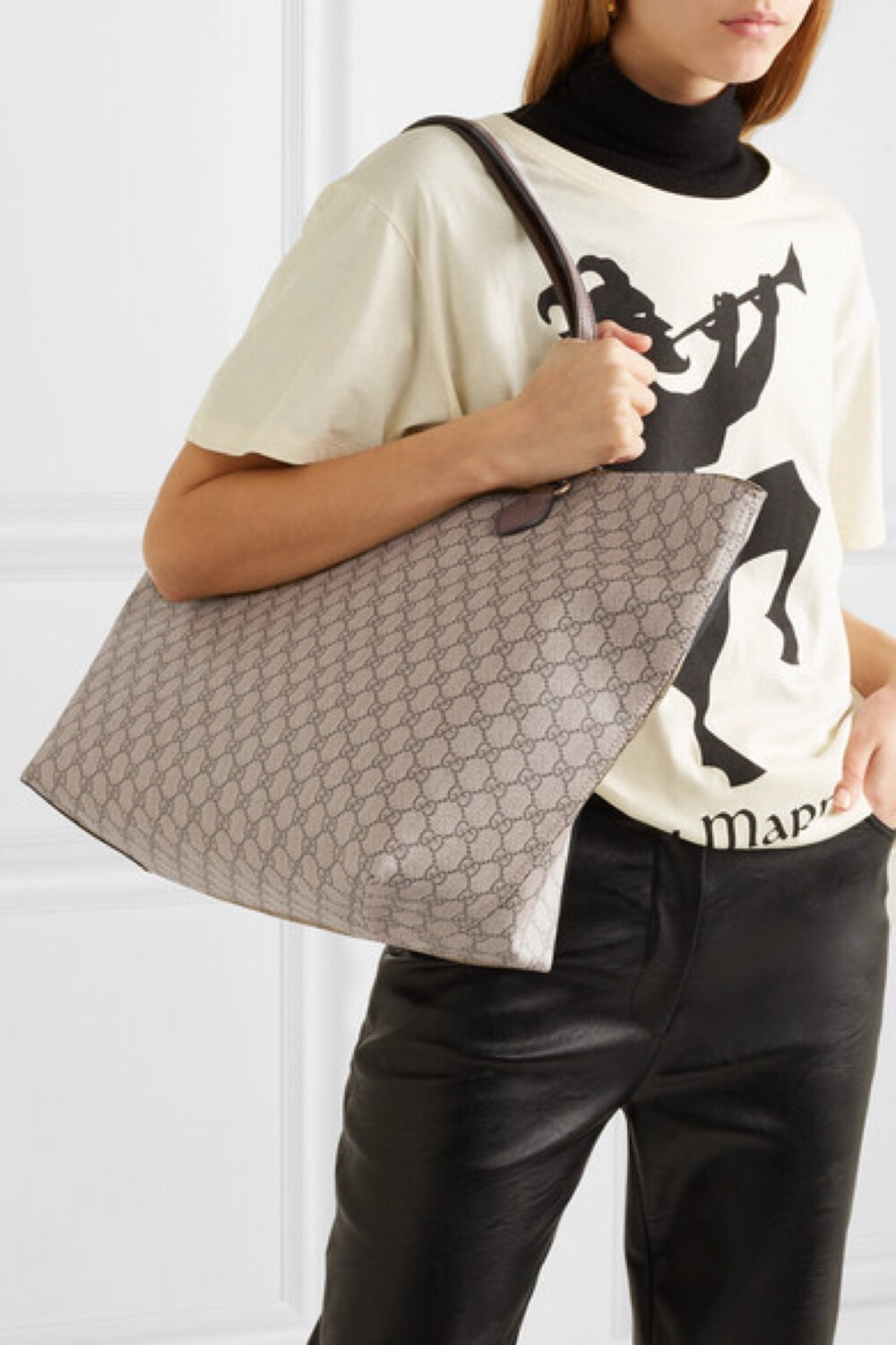 包内空间充裕,从手提电脑到备用的运动鞋统统能够容