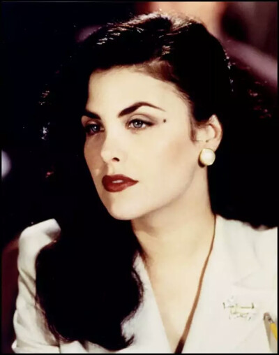 雪琳·芬Sherilyn Fenn