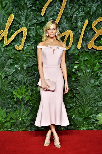 Poppy Delevingne 