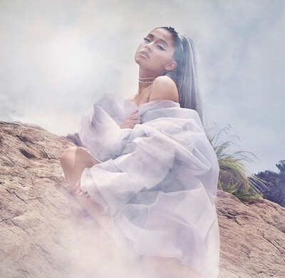 Ariana Grande ins
cloud available at @ultrabeauty