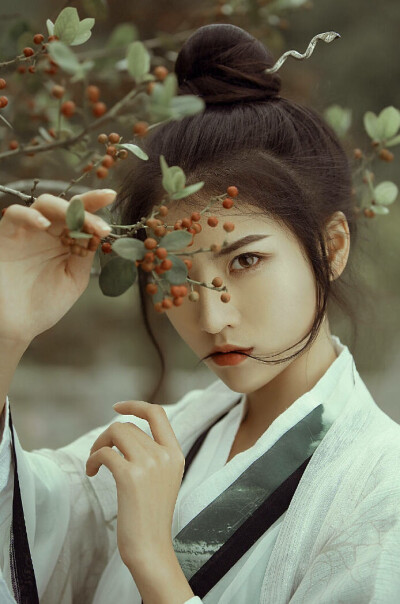 东边日出西边雨，道是无晴却有晴