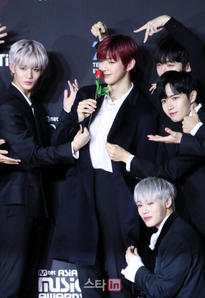 姜丹尼尔 Kang Daniel