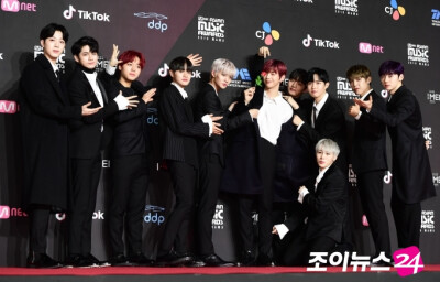 姜丹尼尔 Kang Daniel