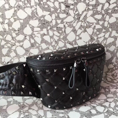 Valentino Garavani Free Rockstud Spike waist bags for women Material:Suede leather.0620W# size：19.5cm