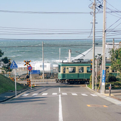 日本街头的有轨电车