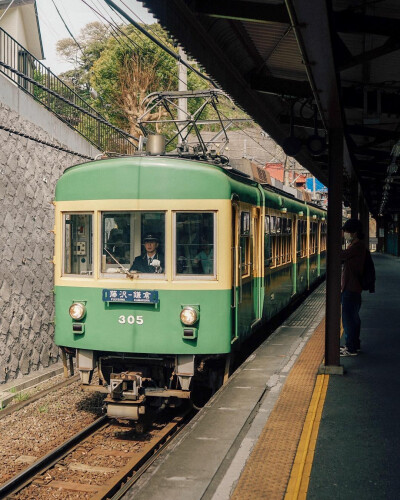 日本街头的有轨电车