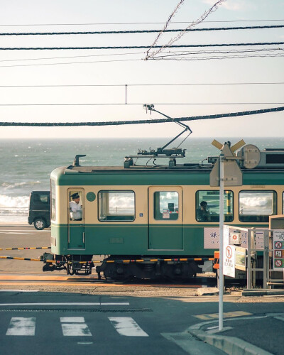 日本街头的有轨电车