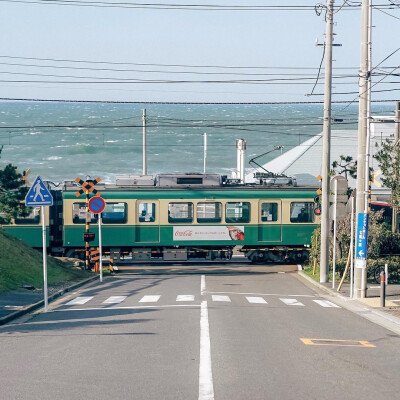 日本街头的有轨电车