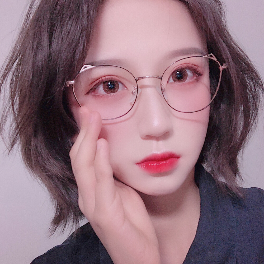 洝大人❀ 闺蜜
学院风 手机控
甜美 ♡