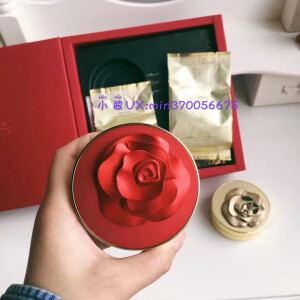 OHUI欧蕙11月限量 
     玫瑰花朵气垫BB套盒 
一金一红，送两个替换芯，颜值太漂亮了