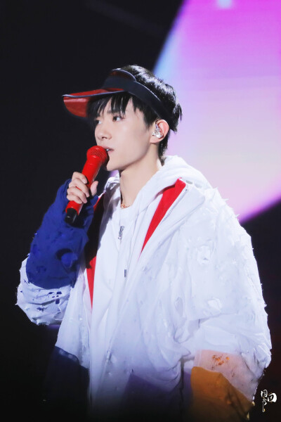 #易烊千玺 #tfboys 十八岁成人礼生日会 高清 帅气