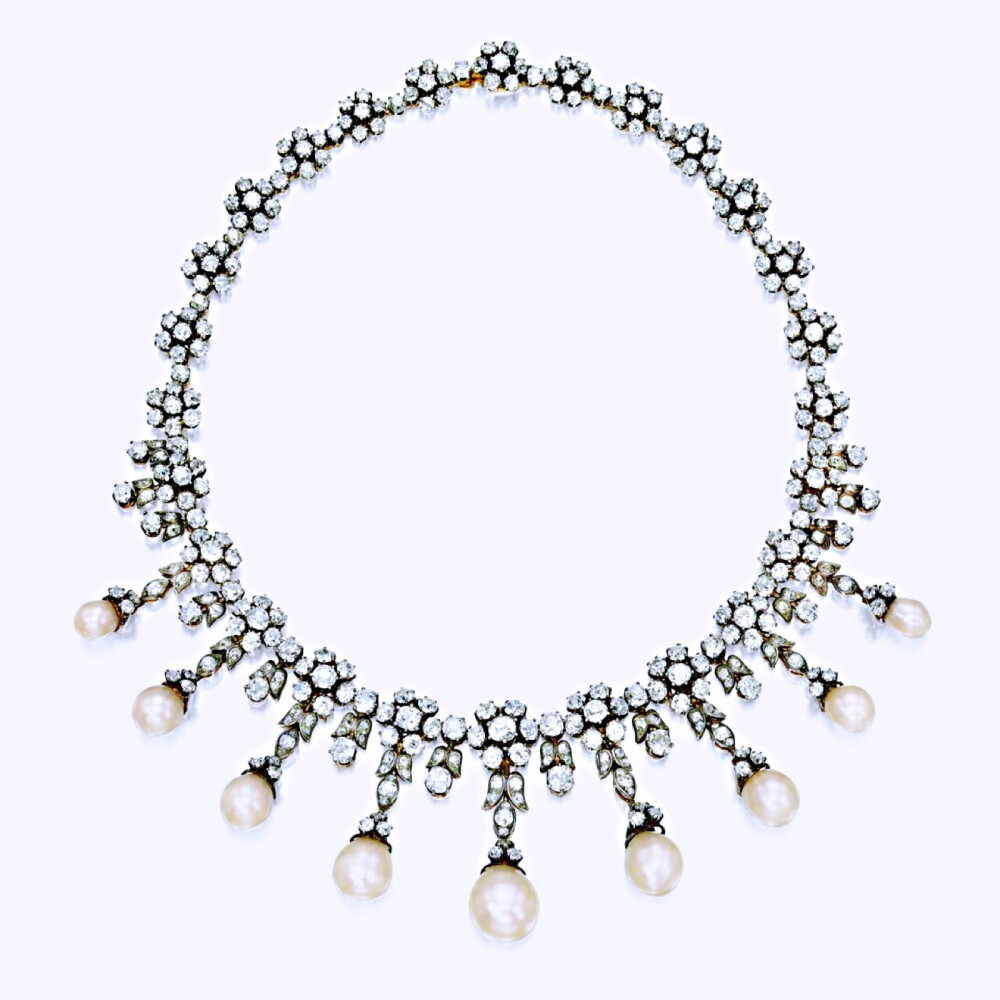 十九世纪末钻石、珍珠项链，苏富比拍卖预估价格为4,300,000 - 5,600,000港币。