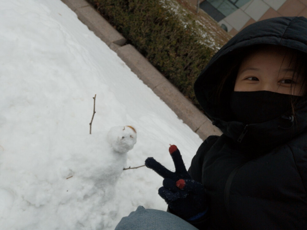 大学日常
我和我堆的2018年第一个雪人合影