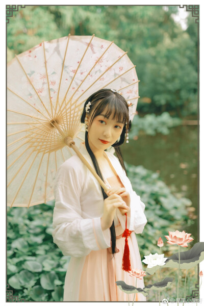 #武汉约拍##汉服写真##微博摄影大赛#
江南寒雨落檐声，独立烟楼又遇卿。
任意苍黄摧百叶，小心细蕾绿三茎。
东风不语君难诉，昨夜尤眠枕未更。
二月空山吹白雪，应呼仙子踏飞英。
摄影/后期 | @是吴小黑呀
出 …