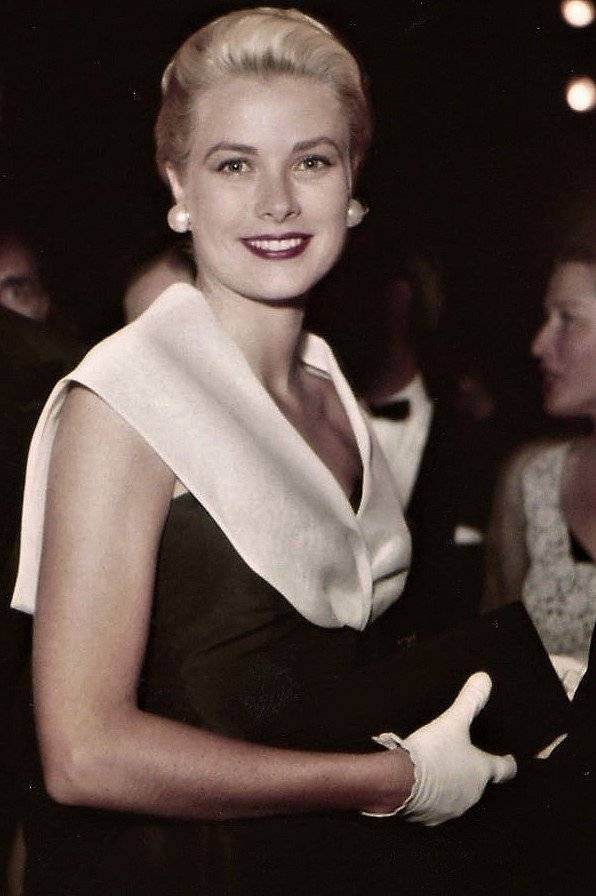 1954年《后窗》(rear window)首映礼上的grace kelly