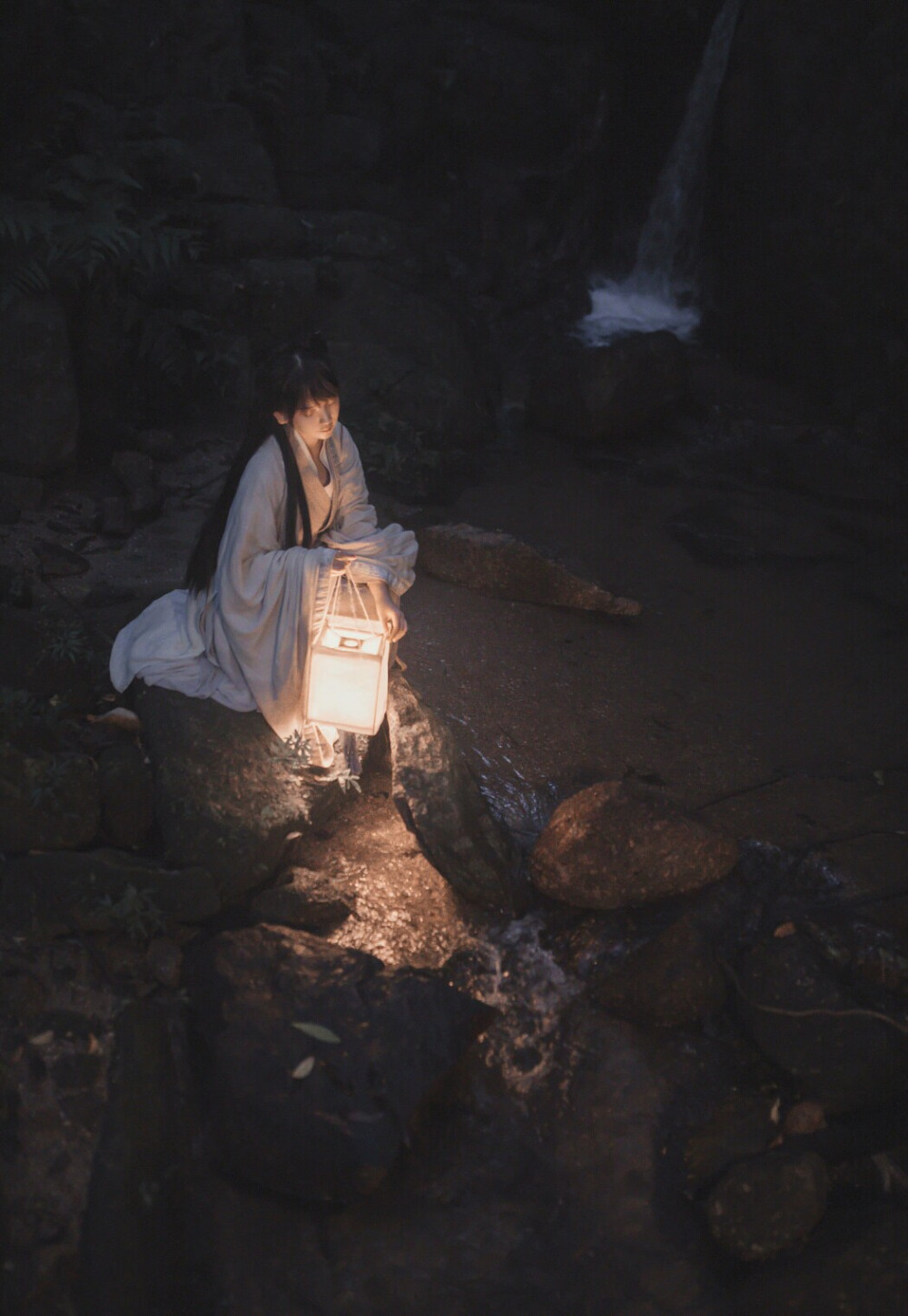 蓝田玉暖日生烟
