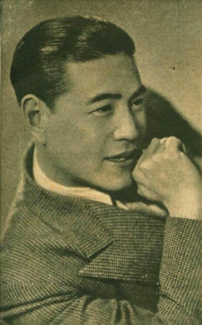 高占非
1934年《大晚报》中国明星选举，男明星中独占鳌头。