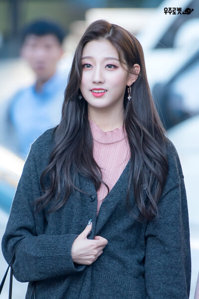 Lovelyz 郑艺仁