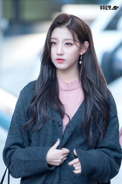 Lovelyz 郑艺仁