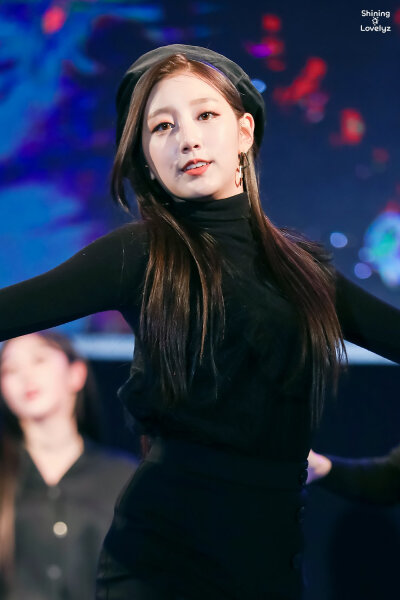 Lovelyz 郑艺仁