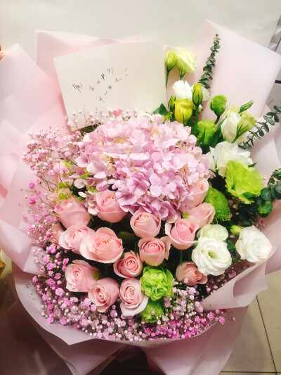 一年又一年的生日
无鸡汤 无语录
今天停下来祝自己和杨生日快乐
愿以后的生活能多一点幸运❤️