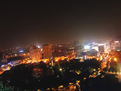 一年又一年的生日
无鸡汤 无语录
今天停下来祝自己和杨生日快乐
愿以后的生活能多一点幸运❤️